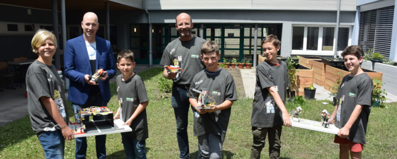 © Screenshot (https://jufotech.at/images/phocagallery/jufotech_finale_2020_2021/thumbs/phoca_thumb_m_platz%201_microbit_kleingruppe%20nms%20telfs%20weissenbach.jpg) Preisträger*innen der Kleingruppe